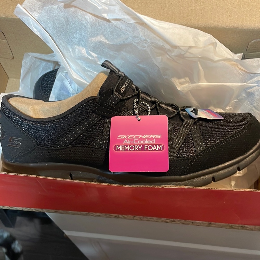 Sketchers Air Cooled Memory Foam Sneakers